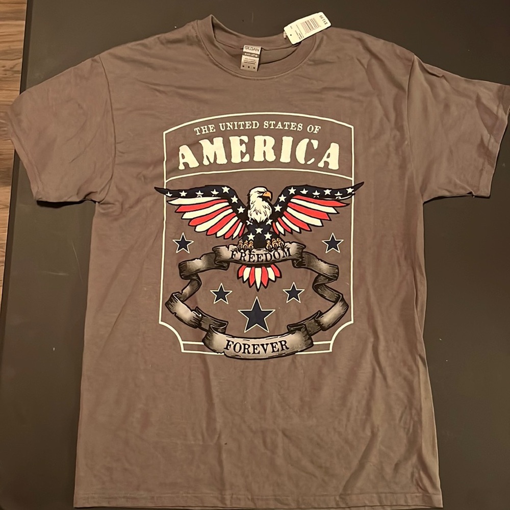 grey patriotic tee